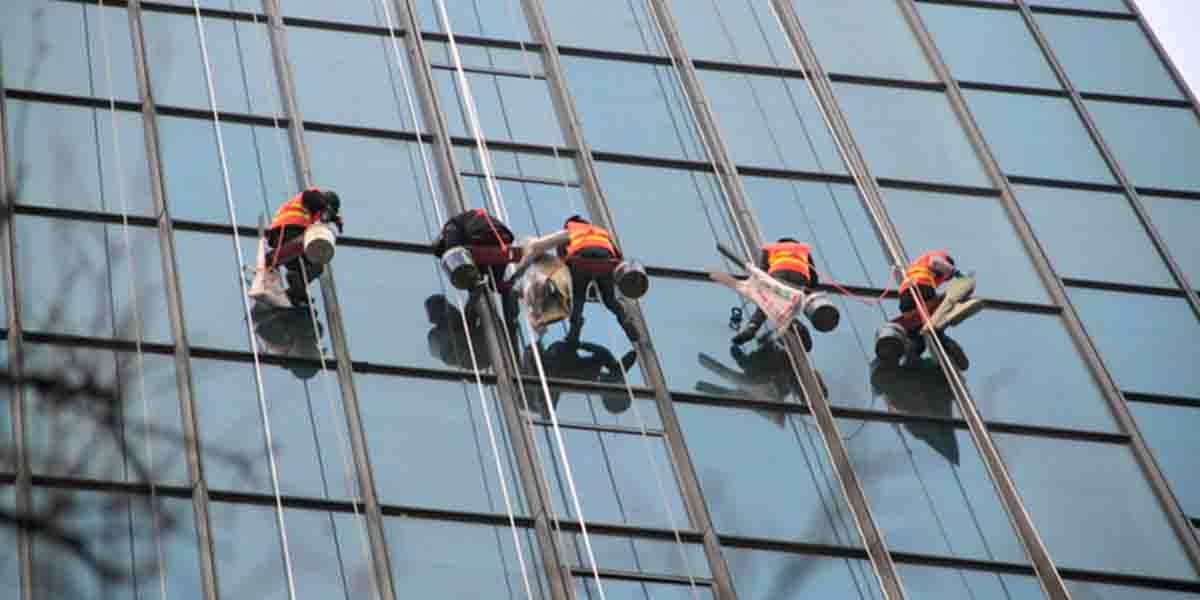 南通海门高空蜘蛛人外墙施工、防水清洗作业实拍